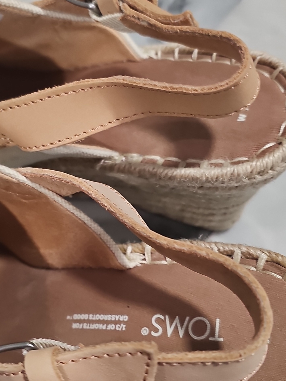 TOMS Cream Canvas Espadrille Slingback Sandals with Tan Trim Size 7 - Picture 6 of 11